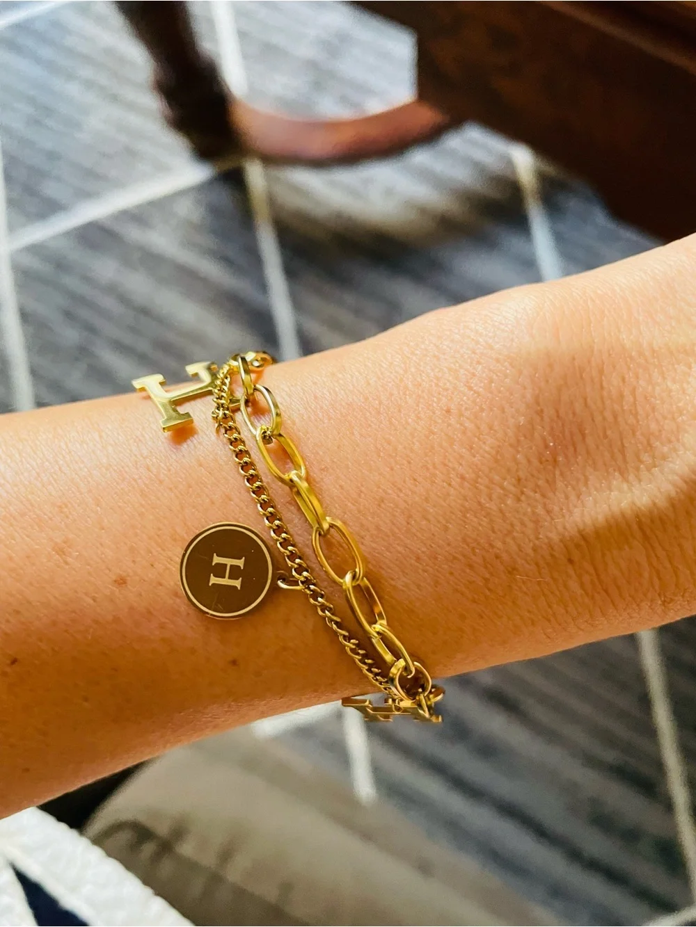 N/A elegant gold